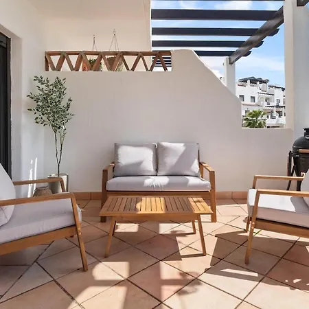 Luxury With Big Terrace דירה